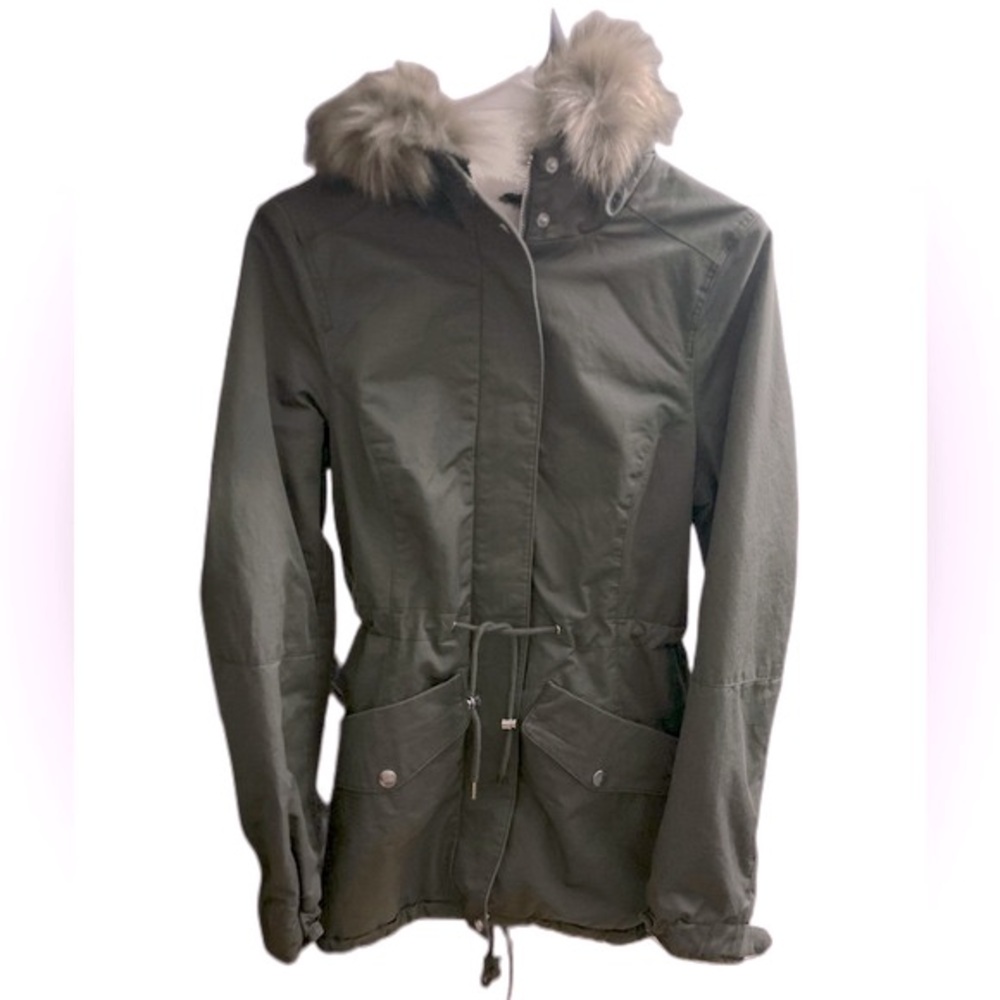 NWOT. H&M Lightweight winter coat . OLIVE / Size 0